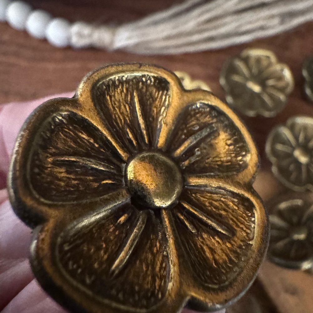 MCM Vintage Brass Flower Drawer Knobs set of 6 matching - Picture 5 of 5